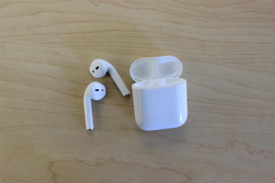Battle+of+the+Headphones%3A+AirPods