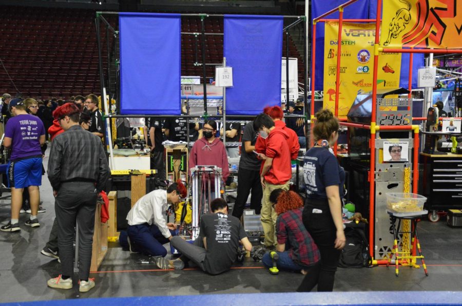 Gunn Robotics Teams competition season brings early success
