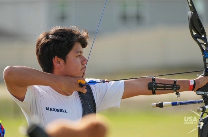 Sophomore Max Hernandez